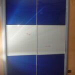 Frente de armario corredero cristal lacado azul y blanco