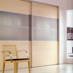 Armario corredero maple y cristal al ácido