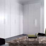 Armario lacado blanco con puertas abatibles y costados lacados blancos