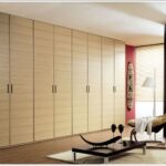 Armario de puertas abatibles en roble