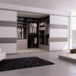 Vestidor con zapateros extraíbles, cajoneras y barras de colgar