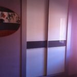 Frente corredera gama popa perfil inox. Hojas en cristal lacado