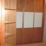 Frente de armario 06 en L chapa de cerezo y cristal blanco