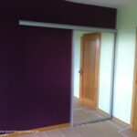 Puerta corredera Volada con carril en inox. Perilería en inox