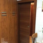 Puerta corredera sobre casoneto ó armazón en sapelly