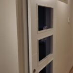 Puerta corredera con galería