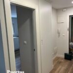 Frente de armario de una hoja abatible lacado blanco