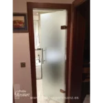 Puerta abatible de cristal templado satenlux