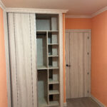 Frente de armario corredera Mod. L-100 vinilo glaciar con greca negra Valladolid