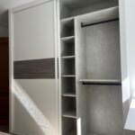 Interior de armario en acabado Hybrid Grey en  Valladolid