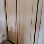 Frente de armario corredera Mod. L-110 vinilo roble siena perfil negro en Valladolid