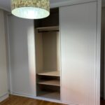 Interior de armario acabado lino Cancún en Valladolid