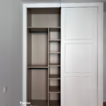 Interior de armario acabado textil lino Cancún instalado en  Valladolid